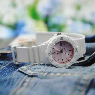 Наручные часы Casio LRW-200H-4E3VEF фото