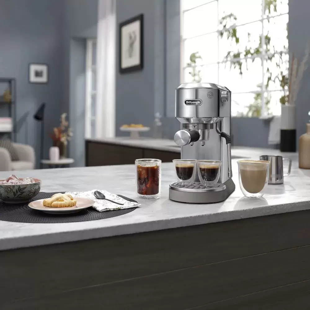 Рожковая кофеварка DeLonghi Dedica EC890.M фото
