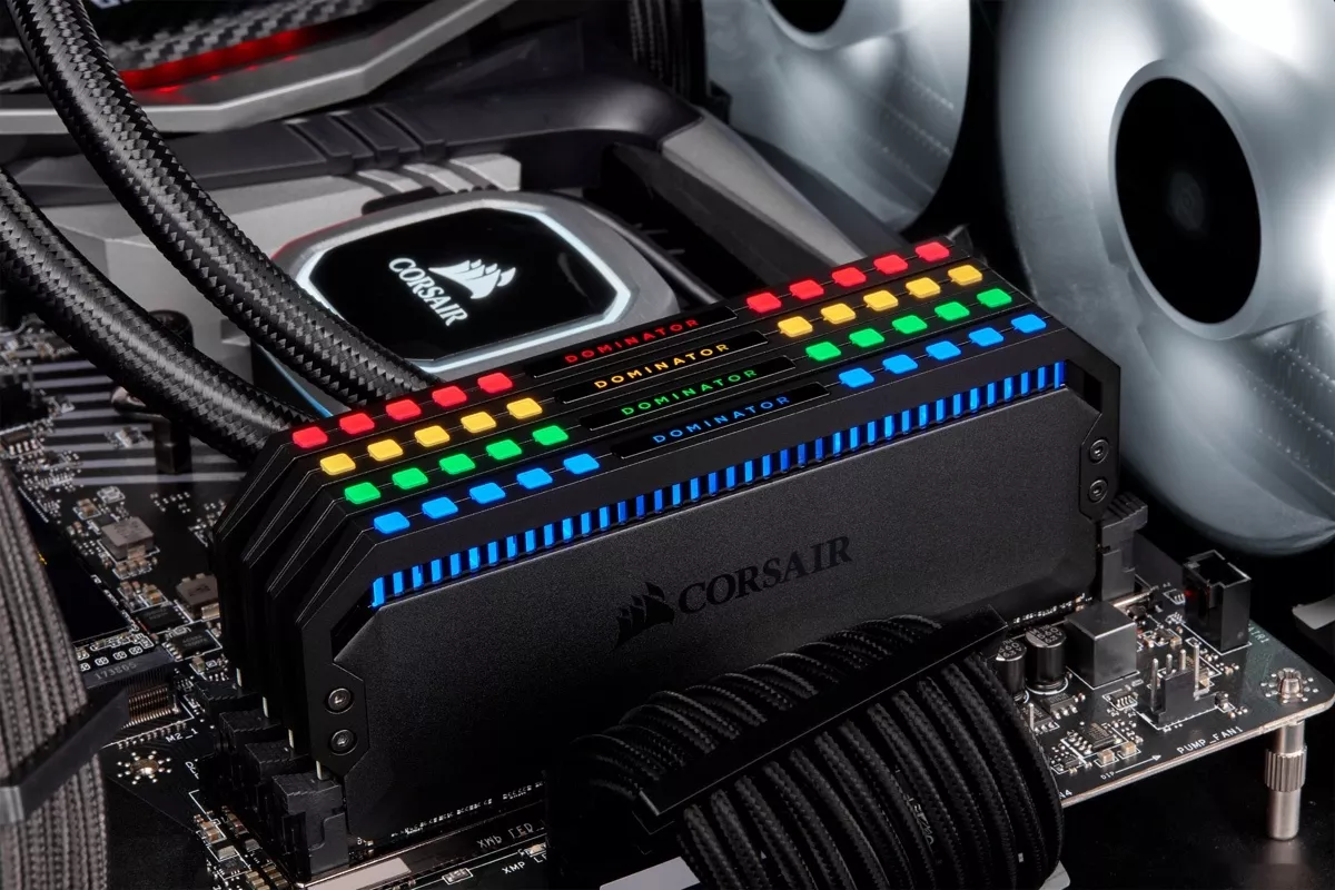 Оперативная память Corsair Dominator Platinum RGB 4x8GB DDR4 PC4-25600 CMT32GX4M4C3200C16 фото 9
