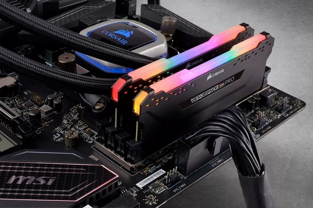 Модуль памяти Corsair Vengeance PRO RGB 2x8GB DDR4 PC4-23400 CMW16GX4M2Z2933C16 фото