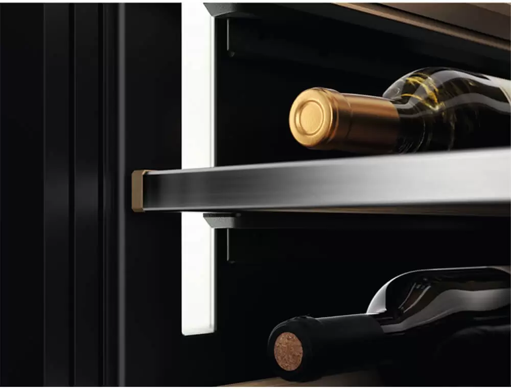 Винный шкаф Electrolux EWUS040B8B фото