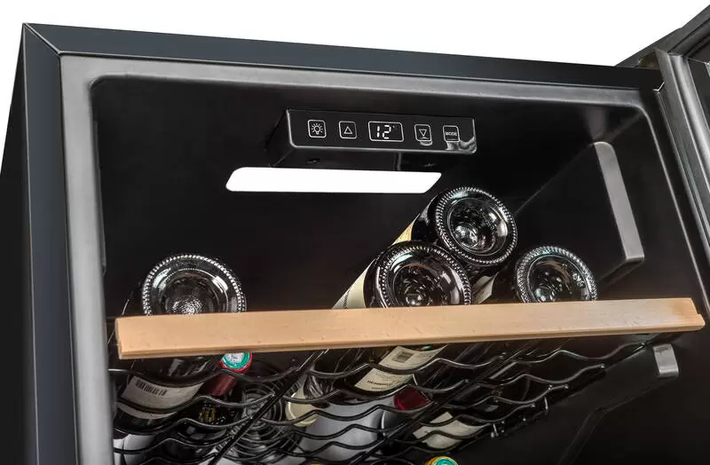 Винный шкаф LaSommeliere CTPNE147 фото