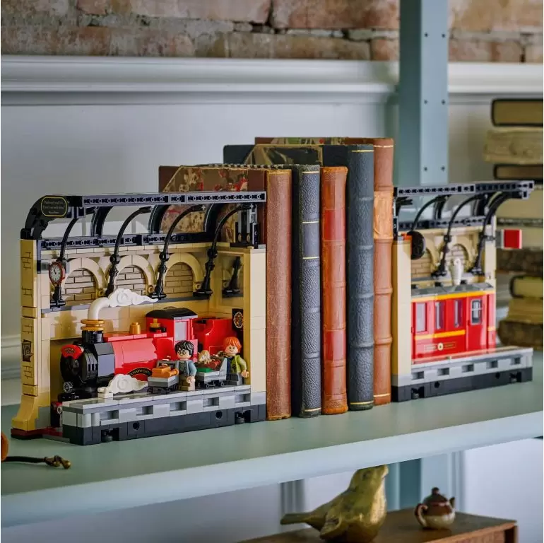 Конструктор Lego Harry Potter 76450 Книжный уголок: Хогвартс-экспресс фото