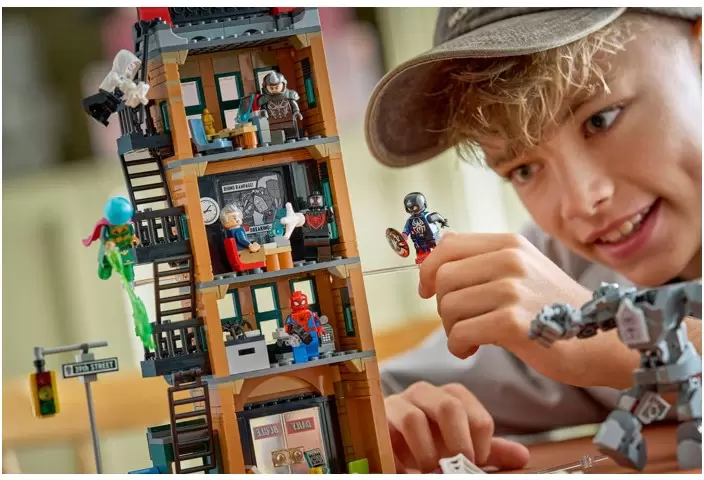 Конструктор Lego Marvel 76342 Человек-паук против Мистерио: Дейли Бьюгл фото