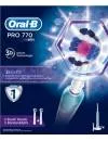 Электрическая зубная щетка Braun Oral-B Pro 770 3D White D16.524.U фото 4