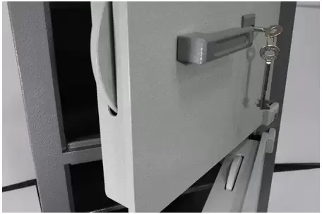 Сейф Рипост BMI 2002 фото 3