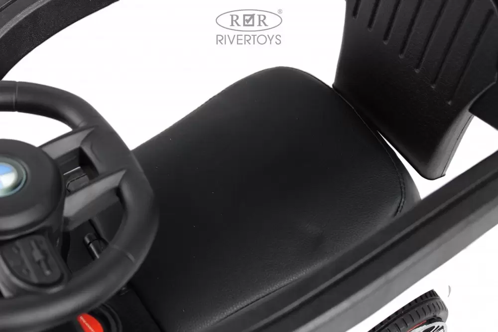 Детский толокар RiverToys BMW Z005ZZ-BP (белый) фото 3