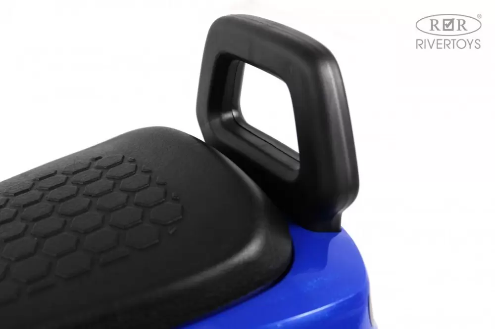 Детский толокар RiverToys Z004ZZ-M (оранжевый) фото
