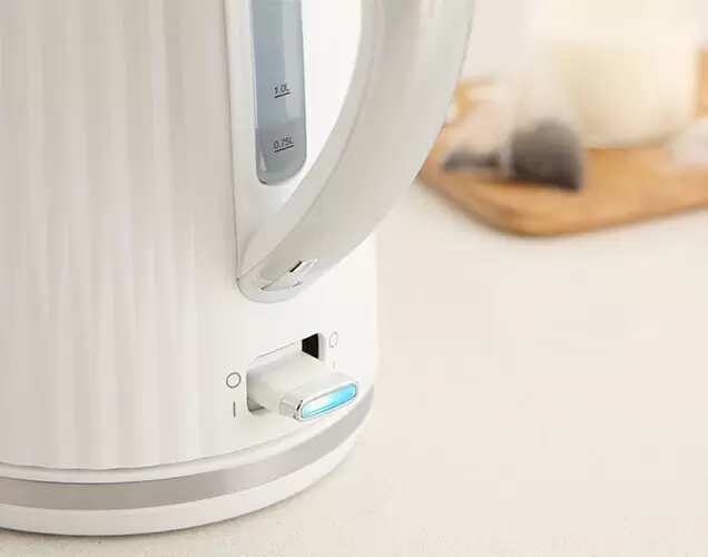 Электрический чайник Russell Hobbs Eden Kettle White 27360-70 фото