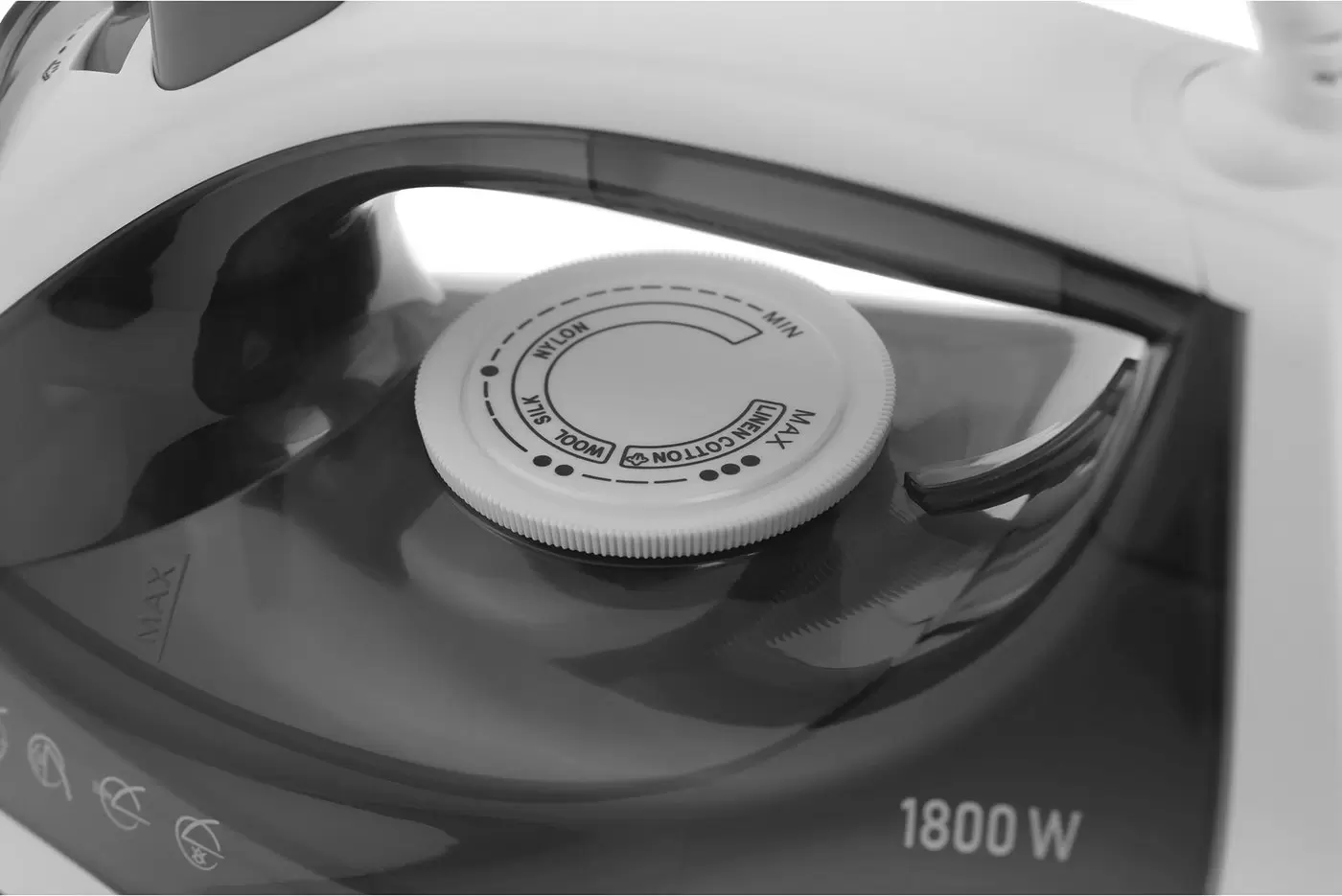 Утюг StarWind SIR1819 фото