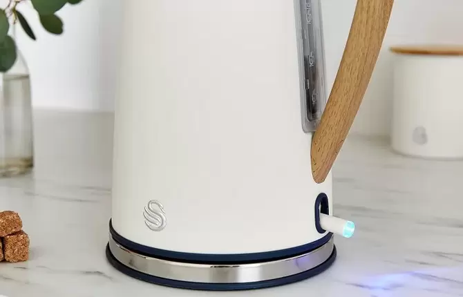 Электрочайник Swan SK14610WHTN фото