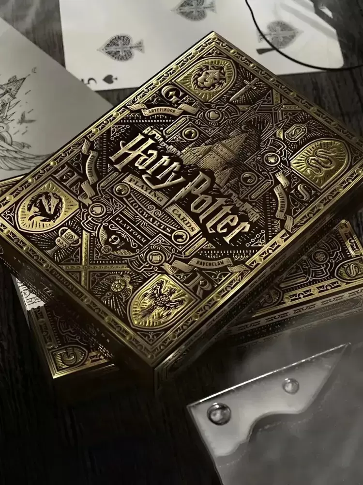 Игральные карты Theory 11 Harry Potter Deck - Yellow. Hufflepuff T1156 фото