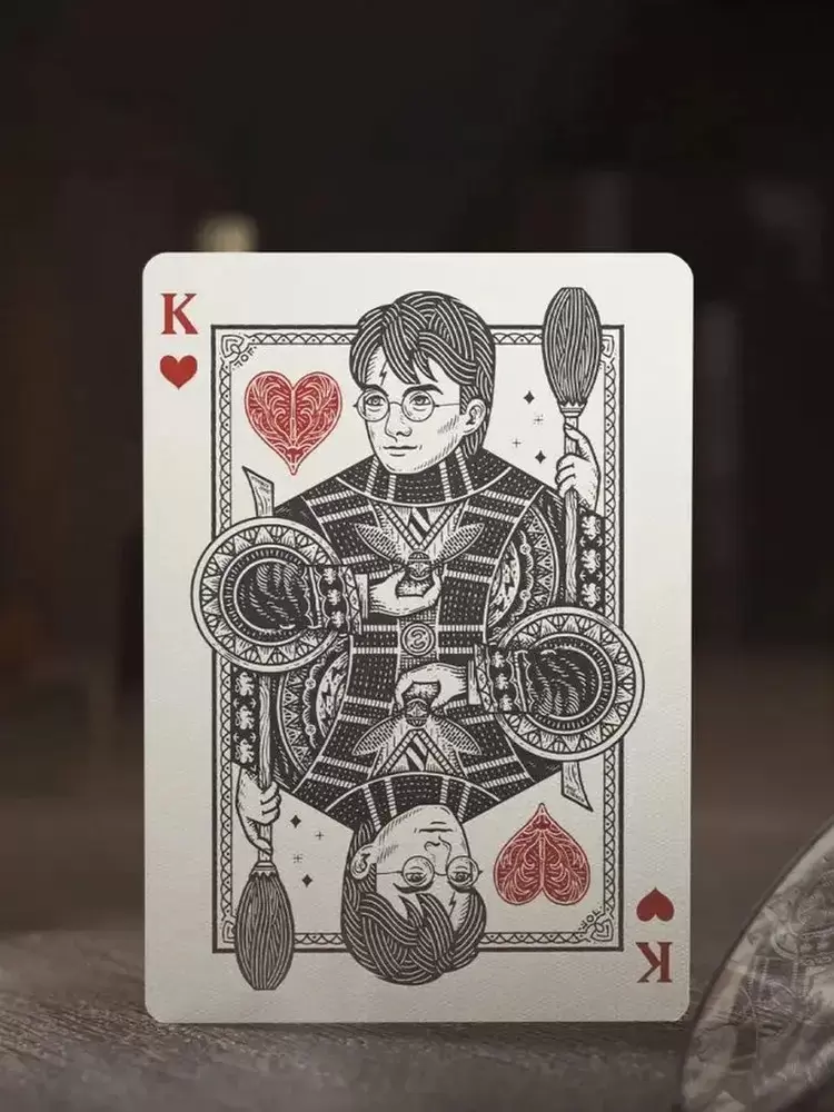 Игральные карты Theory 11 Harry Potter Deck - Yellow. Hufflepuff T1156 фото
