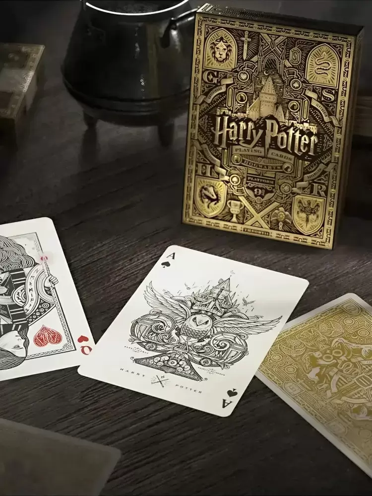 Игральные карты Theory 11 Harry Potter Deck - Yellow. Hufflepuff T1156 фото