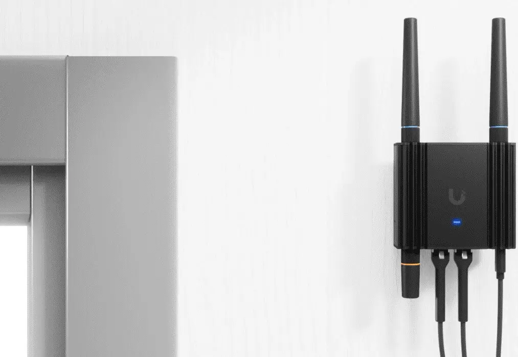 Мобильный 4G Wi-Fi роутер Ubiquiti Mobile Router Ultra фото