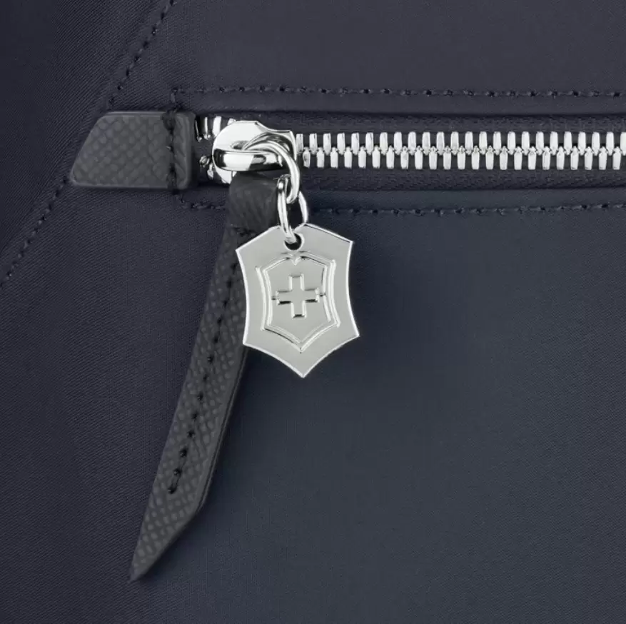 Городской рюкзак Victorinox Victoria Signature Deluxe Backpack 612202 (синий) фото