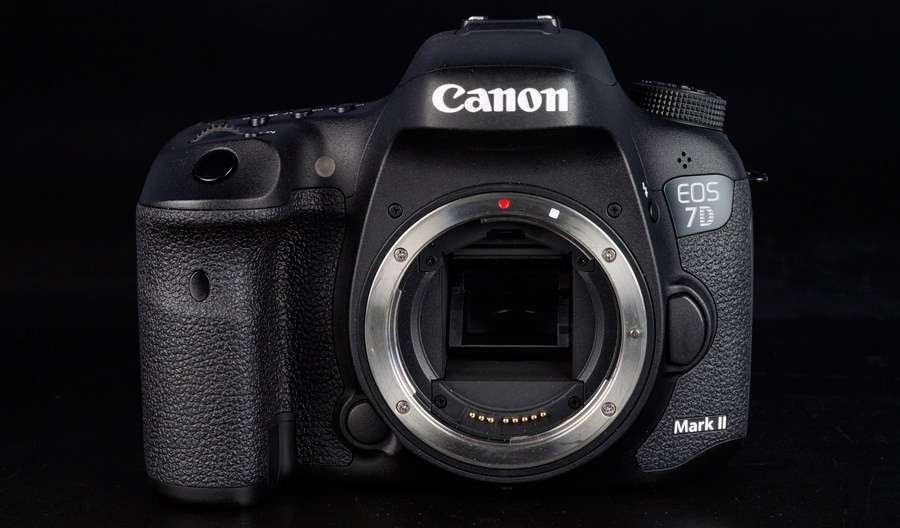 Canon EOS 7D Mark II 