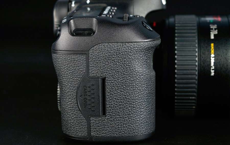 Canon EOS 7D Mark II 