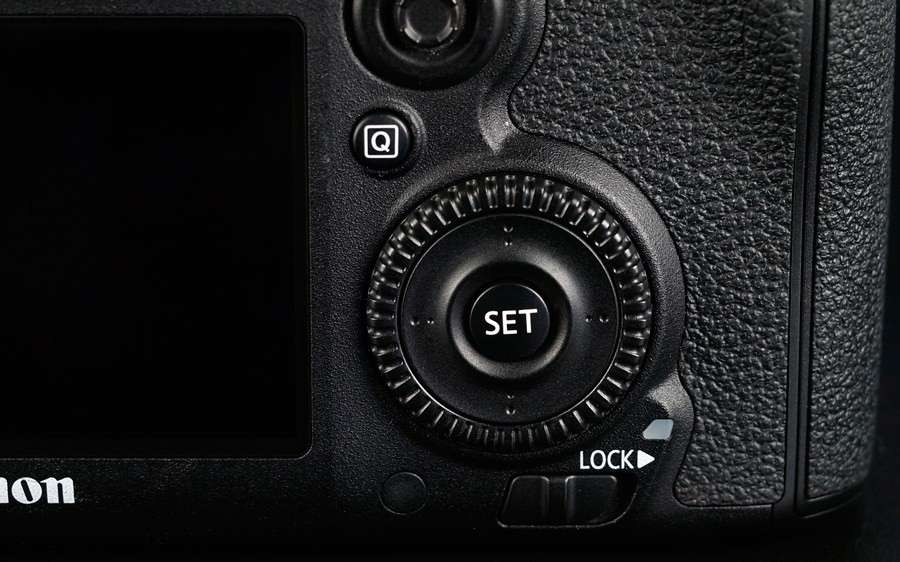 Canon EOS 7D Mark II 