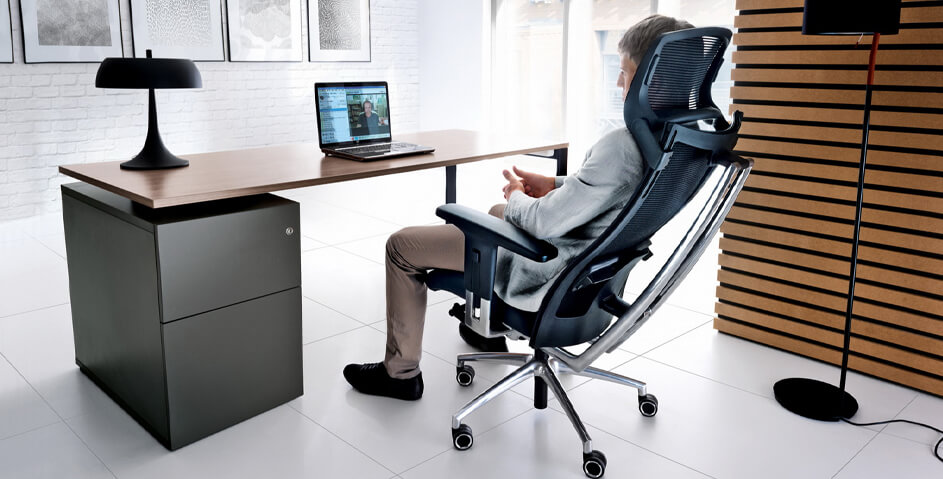 Обычное кресло для компьютера