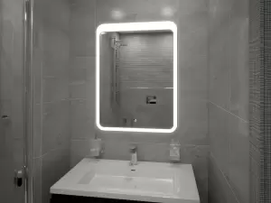 Зеркало Континент Lacio LED 80x90 с подсветкой и сенсорным управлением фото