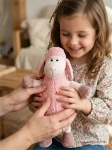 Классическая игрушка BelToys Барашек в шапке (букле розовый/пудра) фото